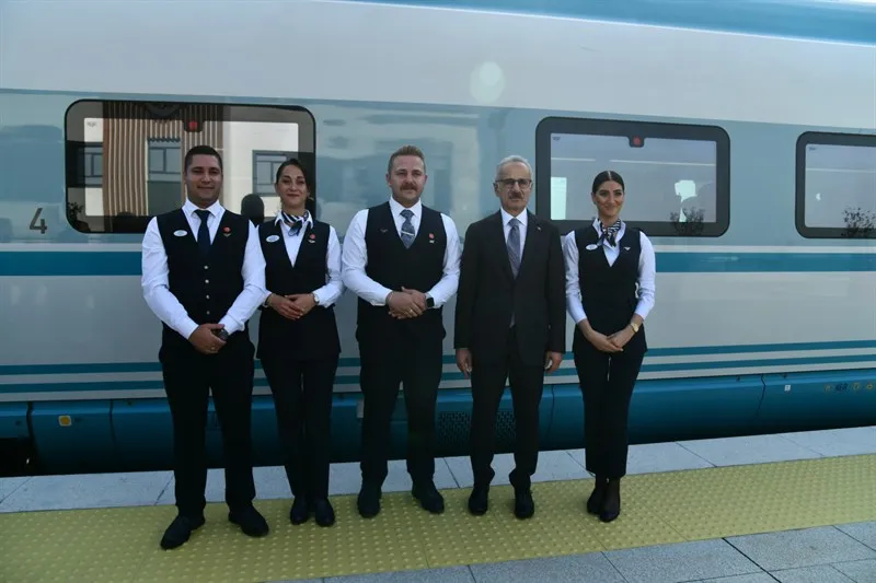 Bakan Uraloğlu Büyükkarıştıran Garı’nda incelemelerde bulundu