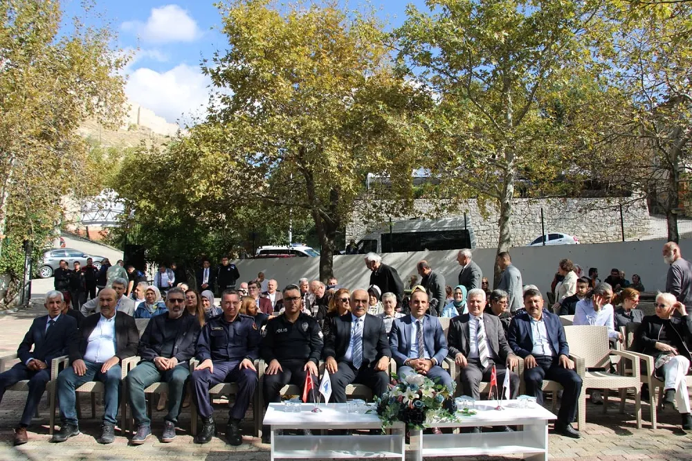 İskilip Kaymakamı Polat, “Bir Renk, Bir İz” sanat çalıştayı ve sergi programına katıldı