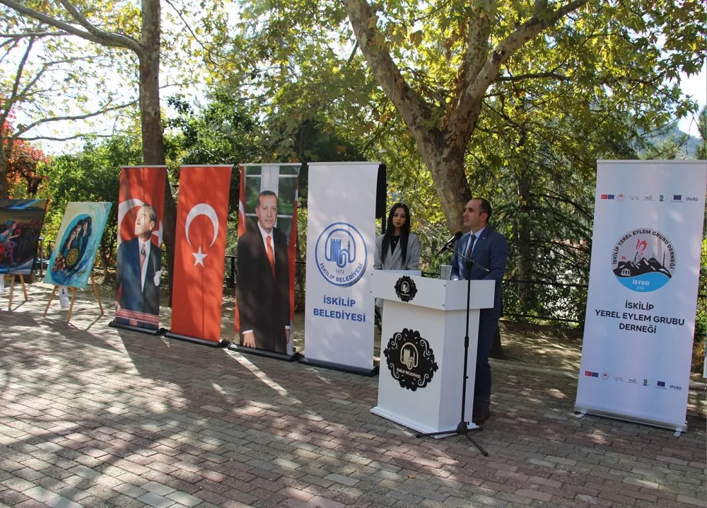 İskilip Kaymakamı Polat, “Bir Renk, Bir İz” sanat çalıştayı ve sergi programına katıldı
