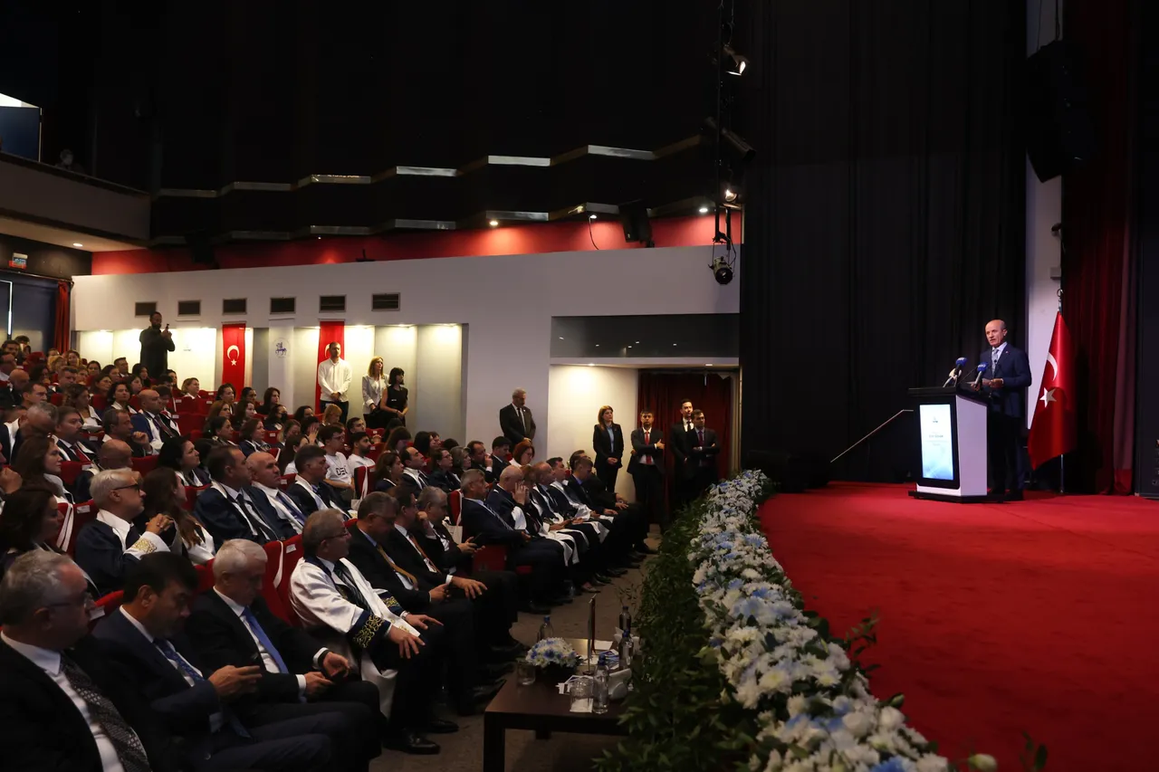 Adnan Menderes Üniversitesi Rektörü, Dokuz Eylül Üniversitesinin 2026-2027 Akademik Yılı açılış törenine katıldı