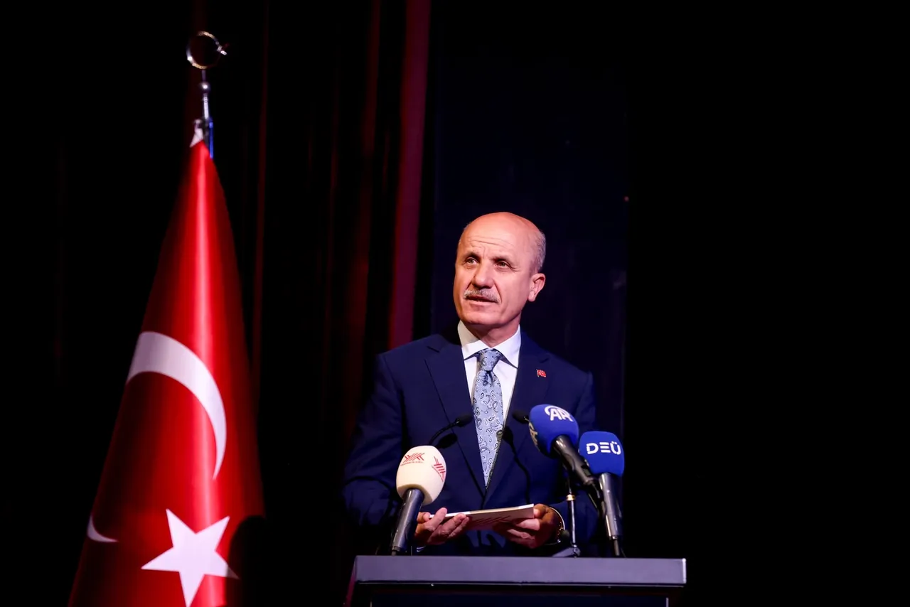 Adnan Menderes Üniversitesi Rektörü, Dokuz Eylül Üniversitesinin 2026-2027 Akademik Yılı açılış törenine katıldı