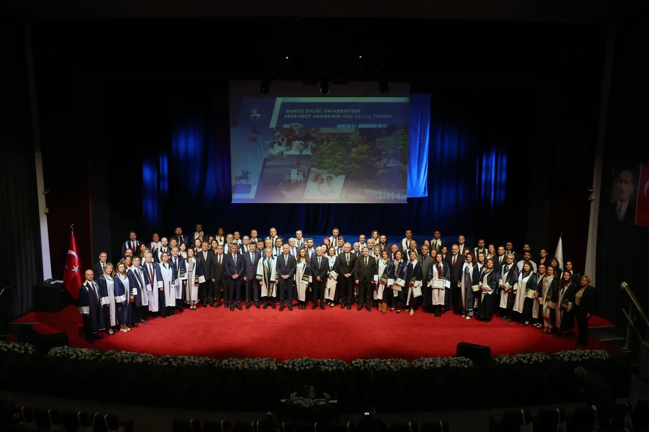 Adnan Menderes Üniversitesi Rektörü, Dokuz Eylül Üniversitesinin 2026-2027 Akademik Yılı açılış törenine katıldı