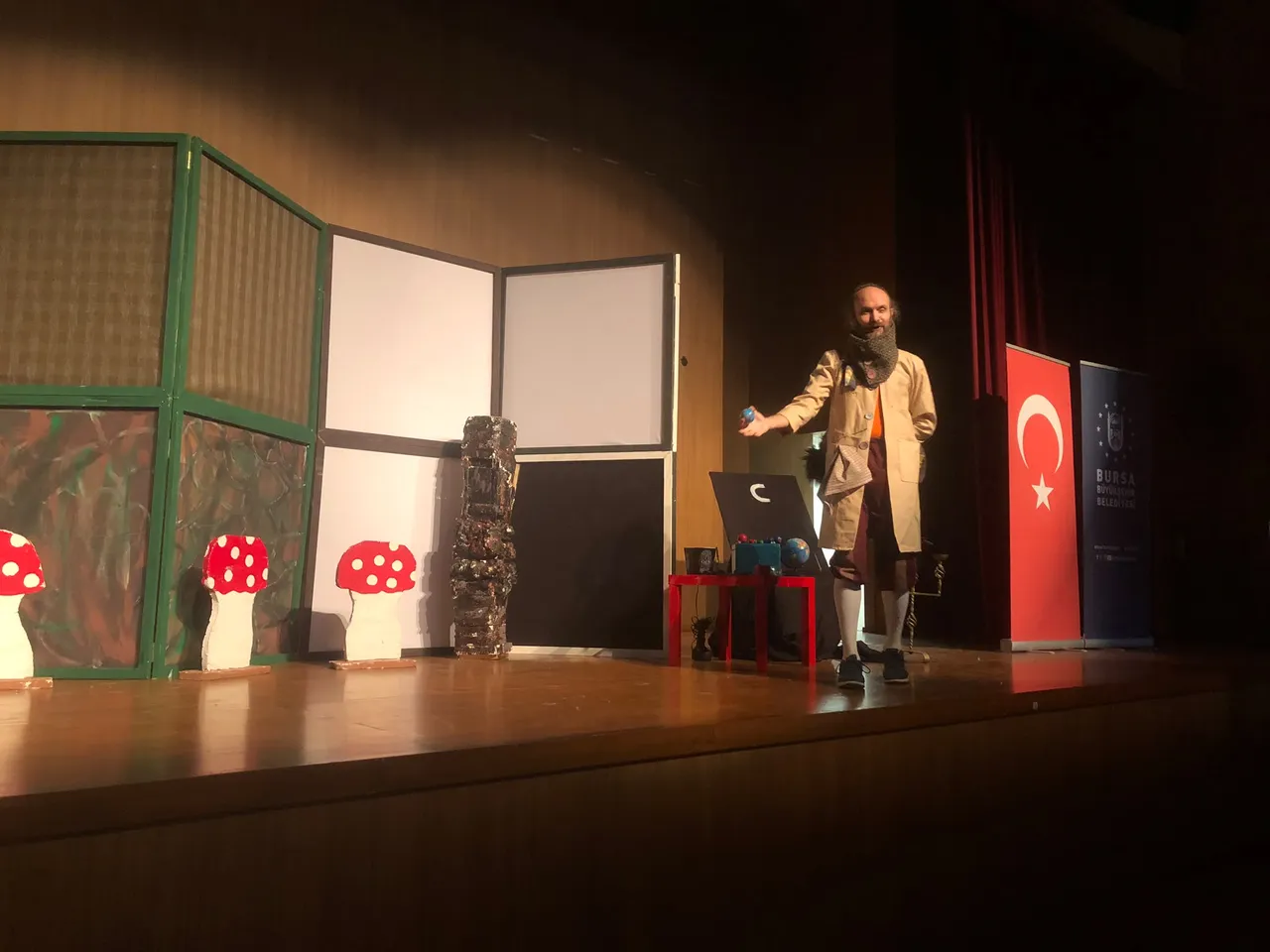 Orhangazi’de öğrenciler tiyatronun büyülü dünyasıyla buluştu