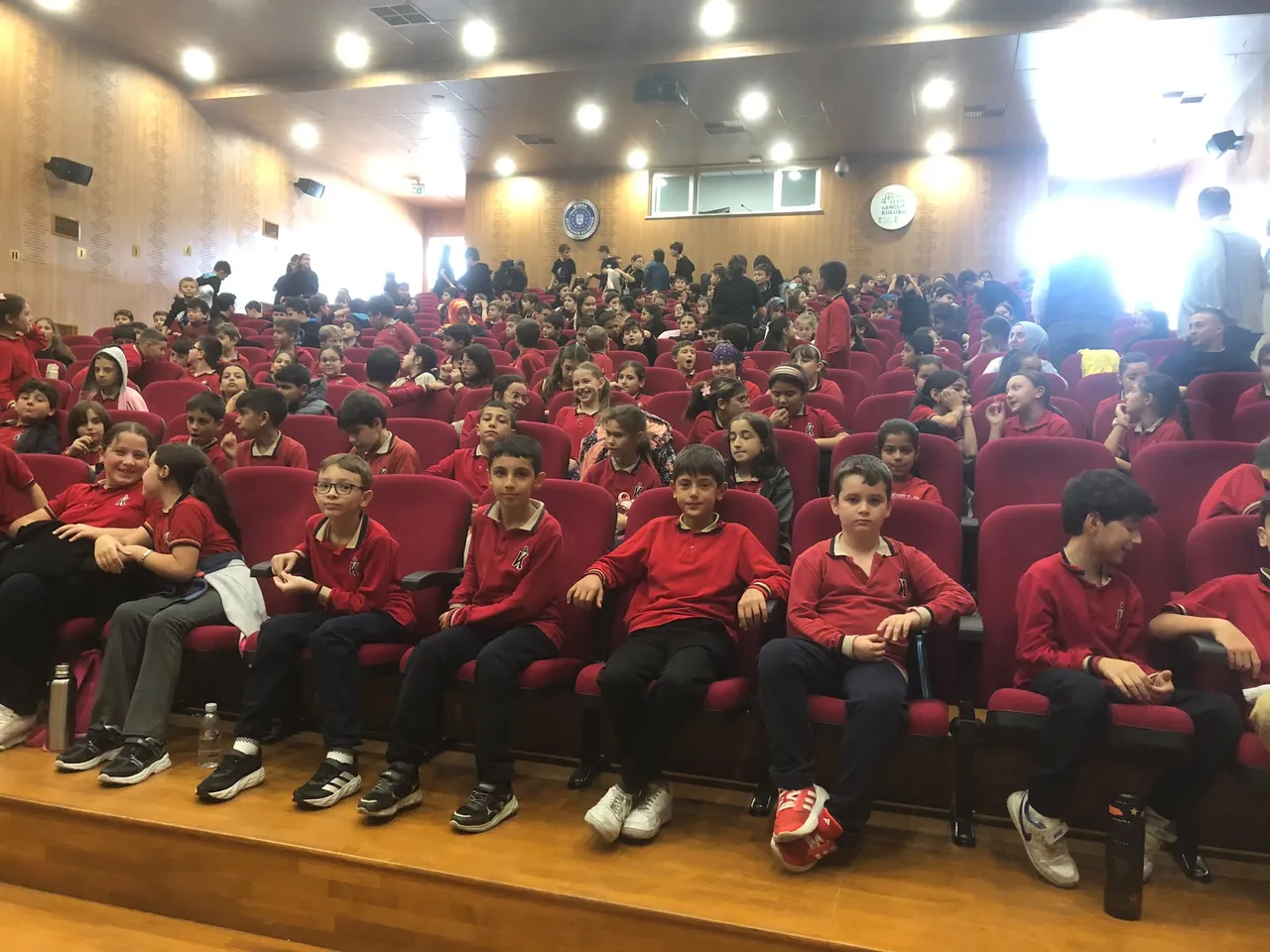 Orhangazi’de öğrenciler tiyatronun büyülü dünyasıyla buluştu