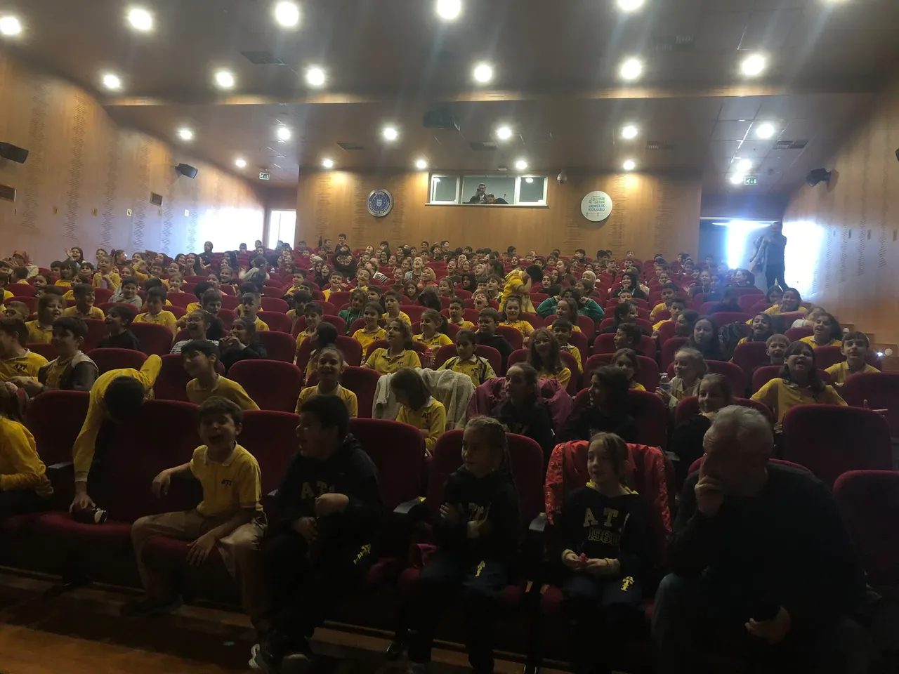 Orhangazi’de öğrenciler tiyatronun büyülü dünyasıyla buluştu