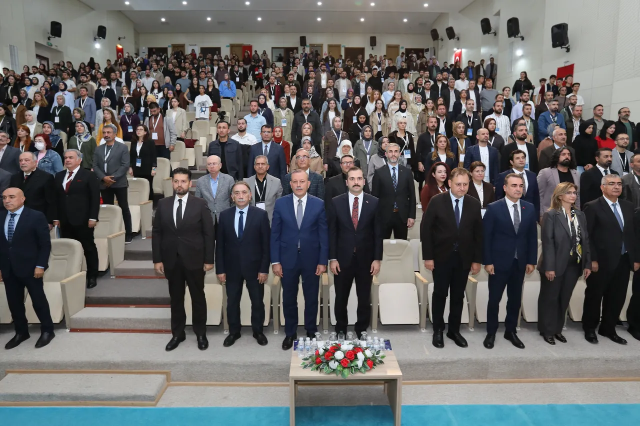 5. TRB2 Uluslararası Eğitim Bilimleri Kongresi Bitlis Eren Üniversitesi ev sahipliğinde gerçekleştirildi