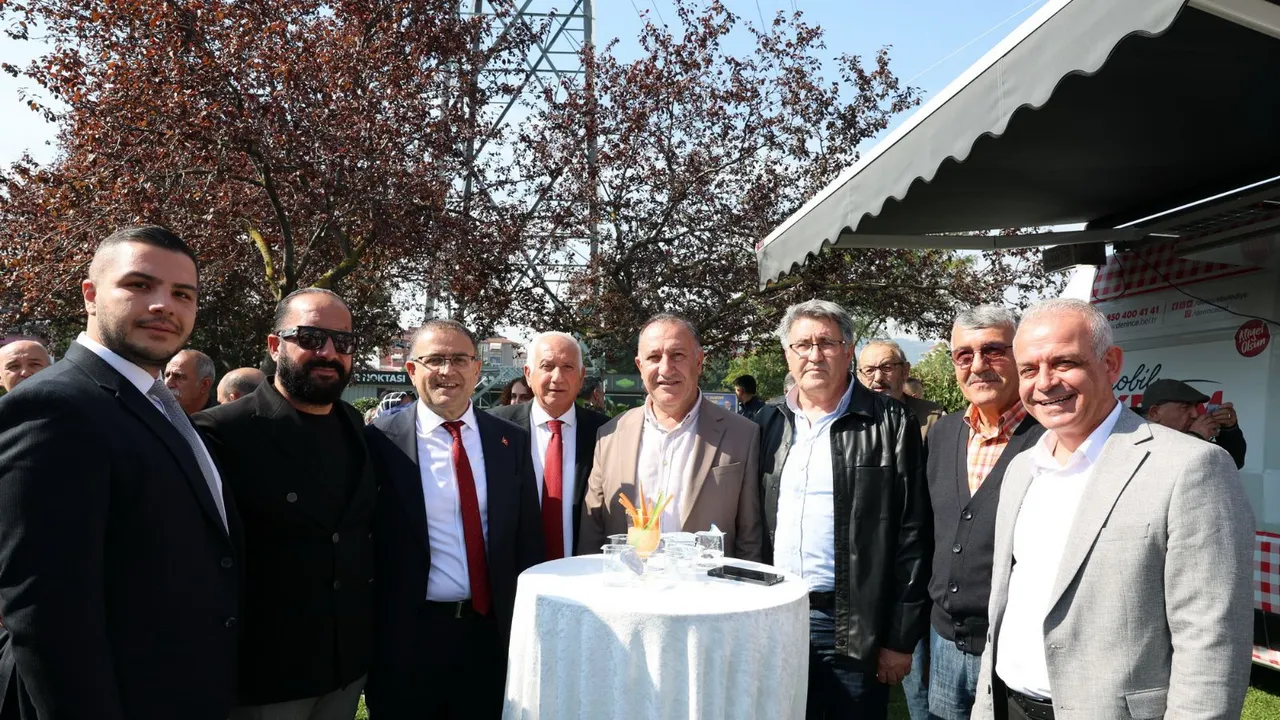Derince Belediyesi 14 yeni hizmet aracını tanıttı