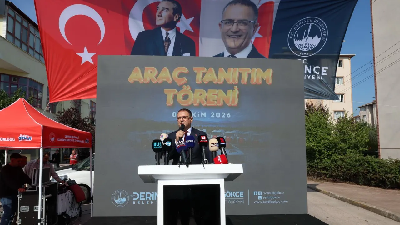 Derince Belediyesi 14 yeni hizmet aracını tanıttı