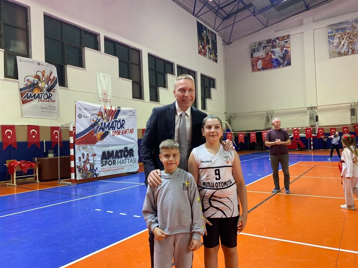 Düzenlenen programa katıldı