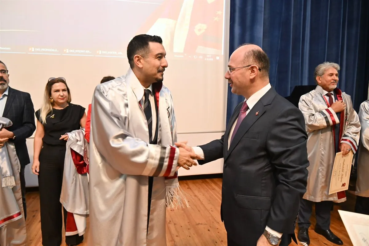 Osmaniye Korkut Ata Üniversitesinde 2026-2027 Akademik Yılı açılış ve Biniş Giyme töreni gerçekleştirildi