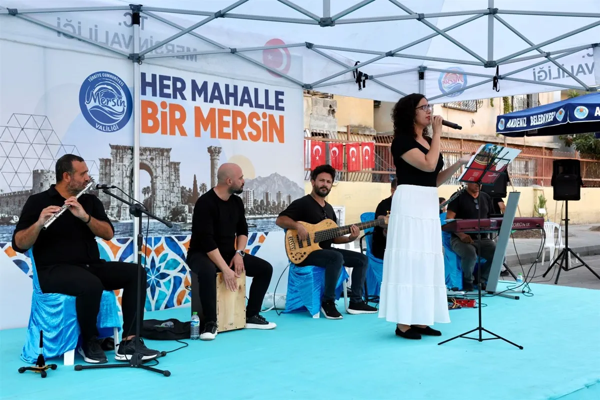 “Her Mahalle Bir Mersin” programının ikincisi, Mersin Valisi Toros’un Katılımıyla Akdeniz ilçesi Şevket Sümer Mahallesi’nde gerçekleştirildi