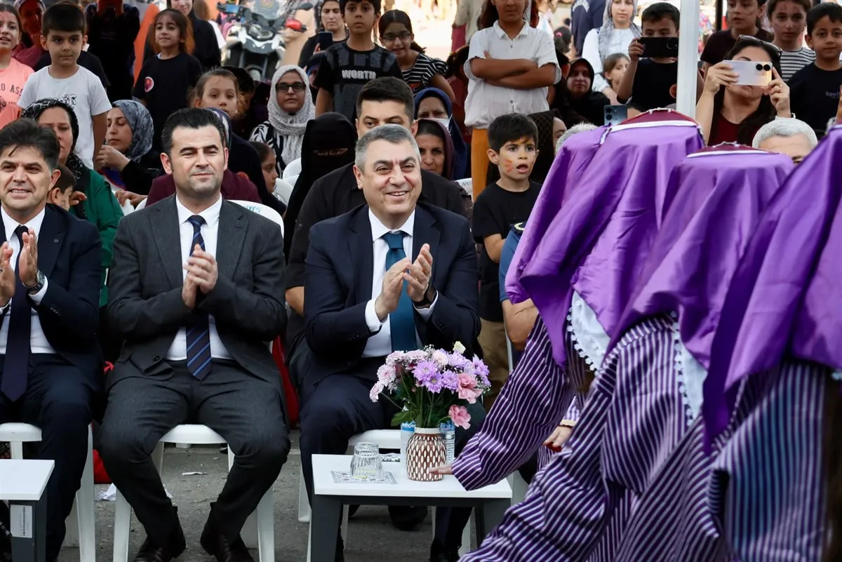 “Her Mahalle Bir Mersin” programının ikincisi, Mersin Valisi Toros’un Katılımıyla Akdeniz ilçesi Şevket Sümer Mahallesi’nde gerçekleştirildi