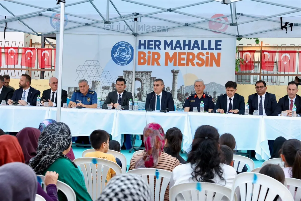 “Her Mahalle Bir Mersin” programının ikincisi, Mersin Valisi Toros’un Katılımıyla Akdeniz ilçesi Şevket Sümer Mahallesi’nde gerçekleştirildi