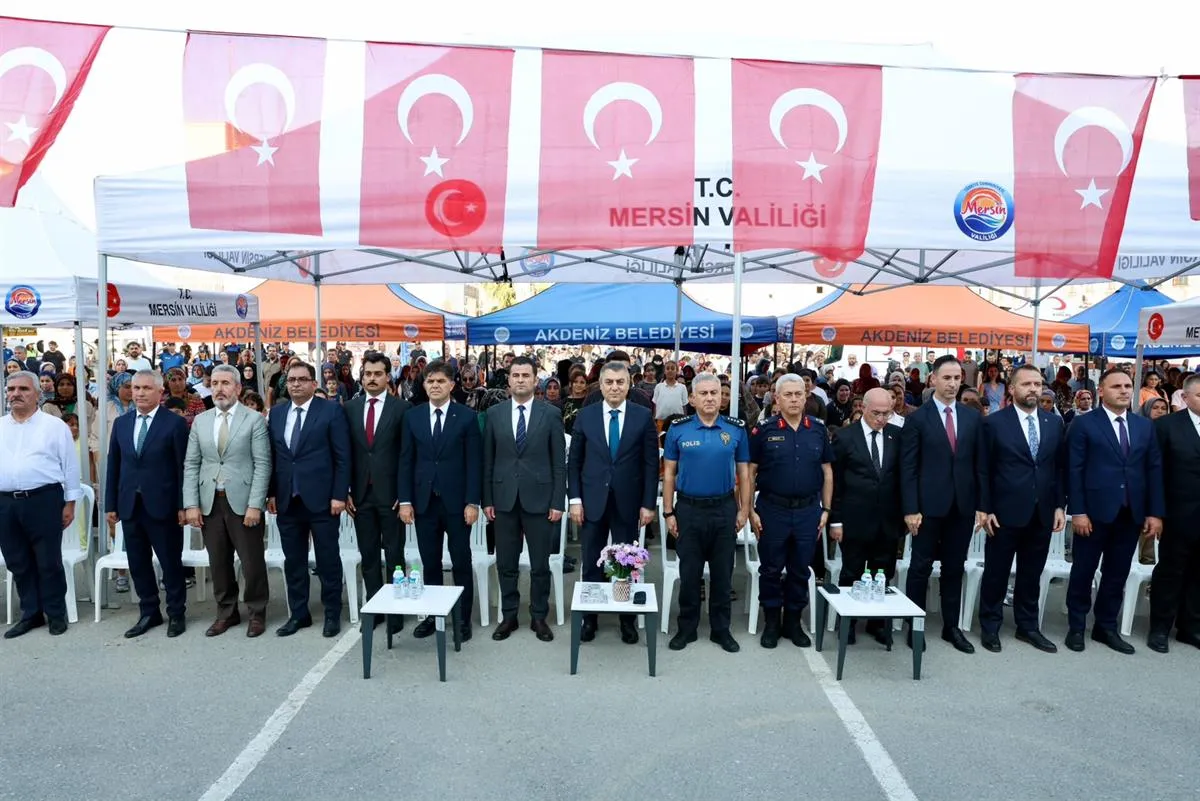 “Her Mahalle Bir Mersin” programının ikincisi, Mersin Valisi Toros’un Katılımıyla Akdeniz ilçesi Şevket Sümer Mahallesi’nde gerçekleştirildi