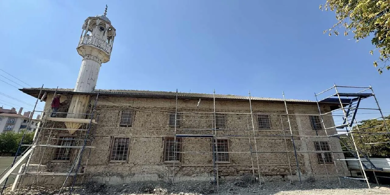 Karatay’da tarihi camiler restore ediliyor