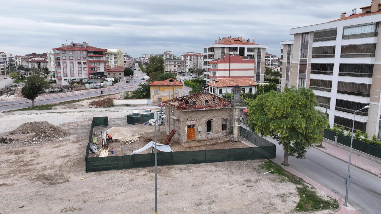 Karatay’da tarihi camiler restore ediliyor