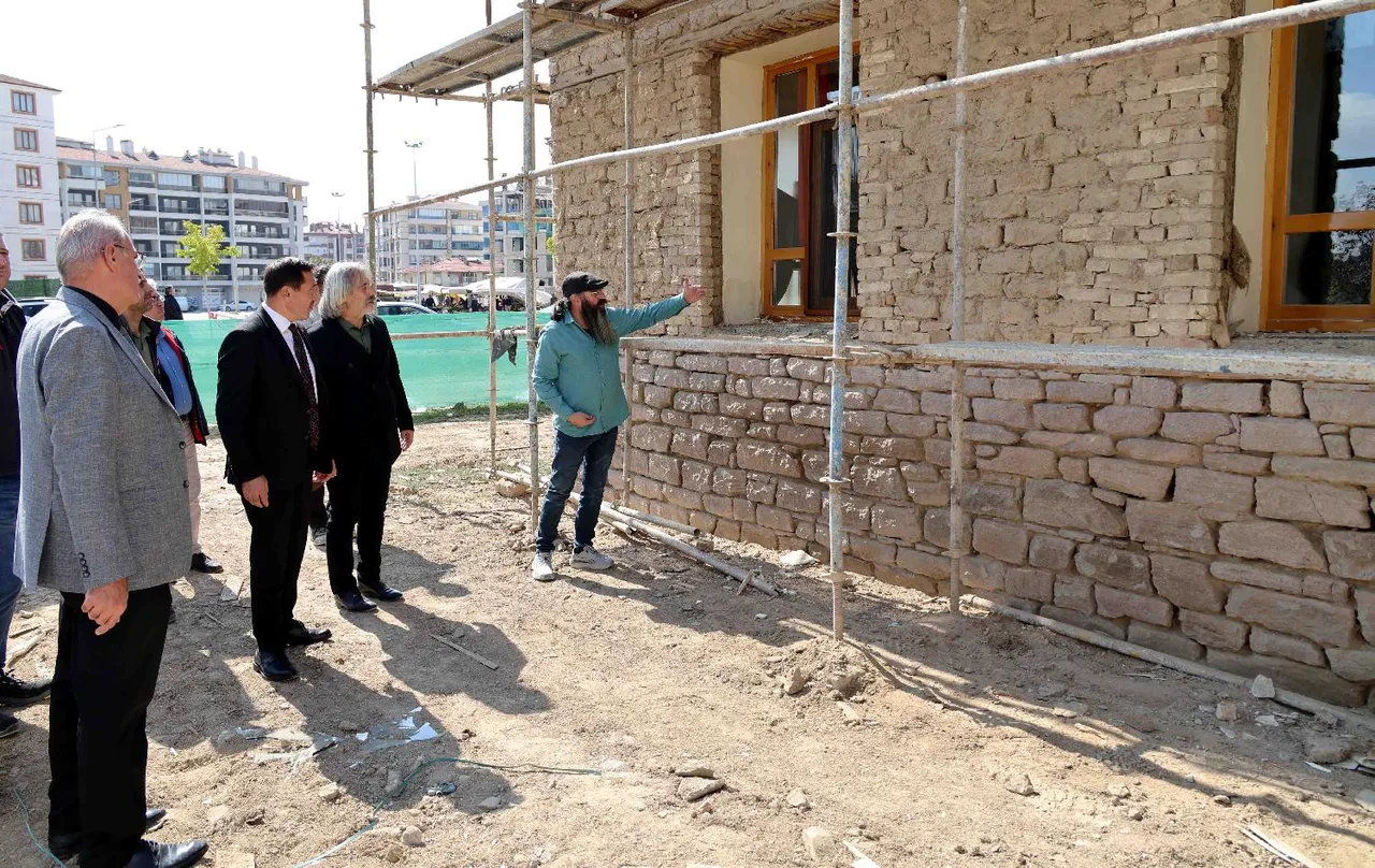 Karatay’da tarihi camiler restore ediliyor
