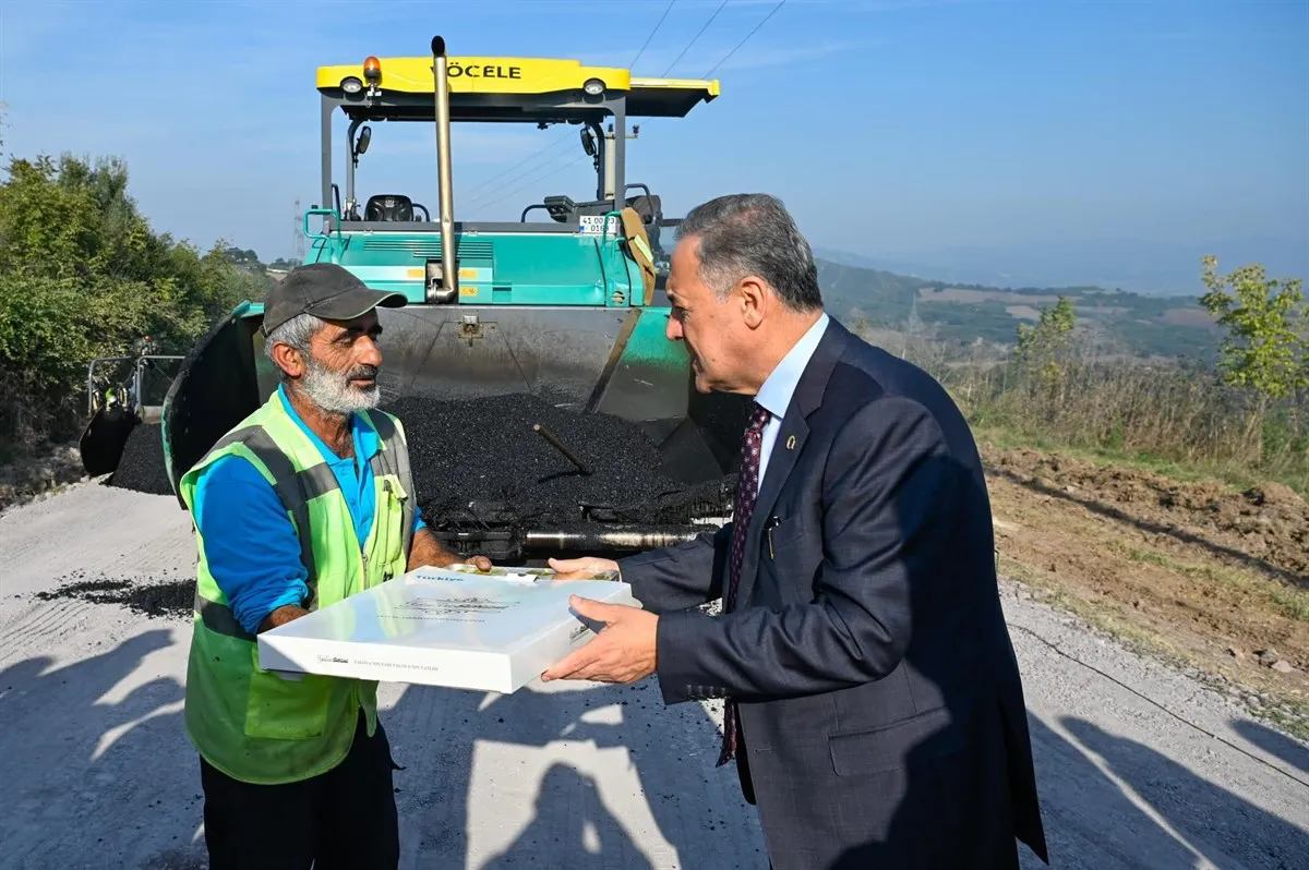 Yalova Valisi Ahmet Hamdi Usta Çiftlikköy–Altınova Grup Yolu iyileştirme çalışmalarını yerinde inceledi