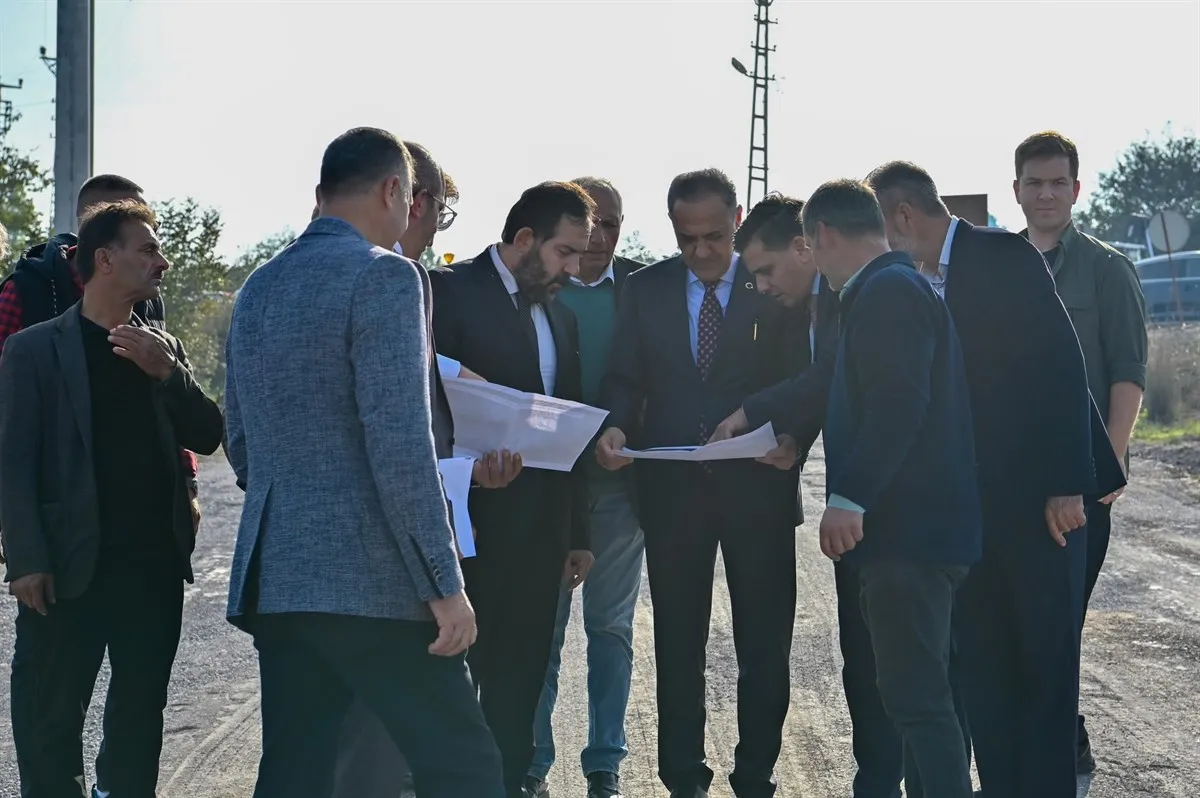 Yalova Valisi Ahmet Hamdi Usta Çiftlikköy–Altınova Grup Yolu iyileştirme çalışmalarını yerinde inceledi