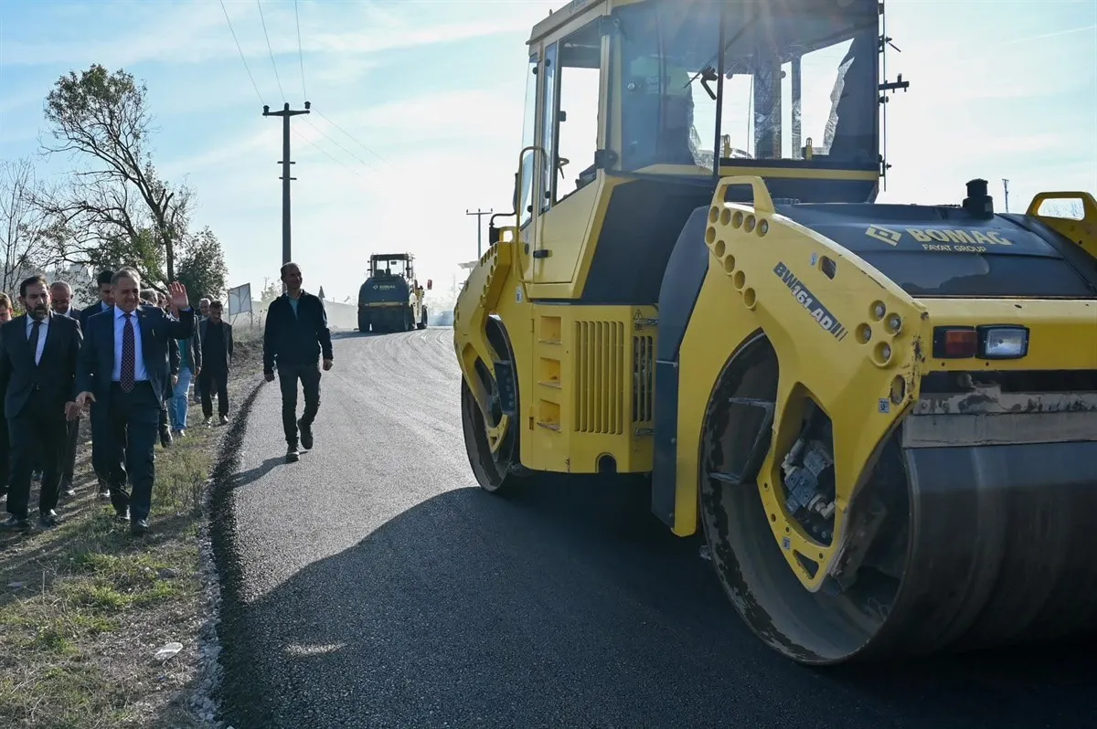Yalova Valisi Ahmet Hamdi Usta Çiftlikköy–Altınova Grup Yolu iyileştirme çalışmalarını yerinde inceledi