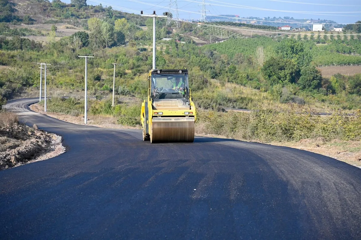 Yalova Valisi Ahmet Hamdi Usta Çiftlikköy–Altınova Grup Yolu iyileştirme çalışmalarını yerinde inceledi