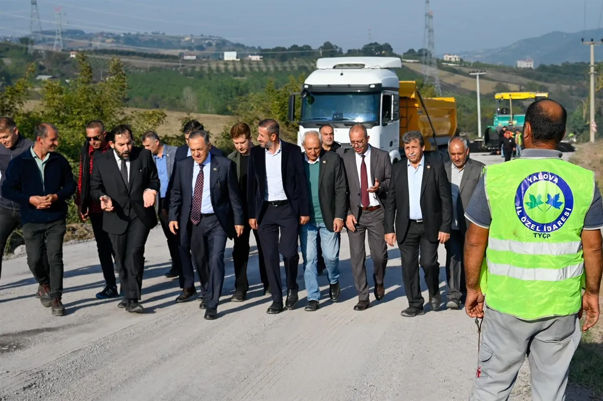 Yalova Valisi Ahmet Hamdi Usta Çiftlikköy–Altınova Grup Yolu iyileştirme çalışmalarını yerinde inceledi