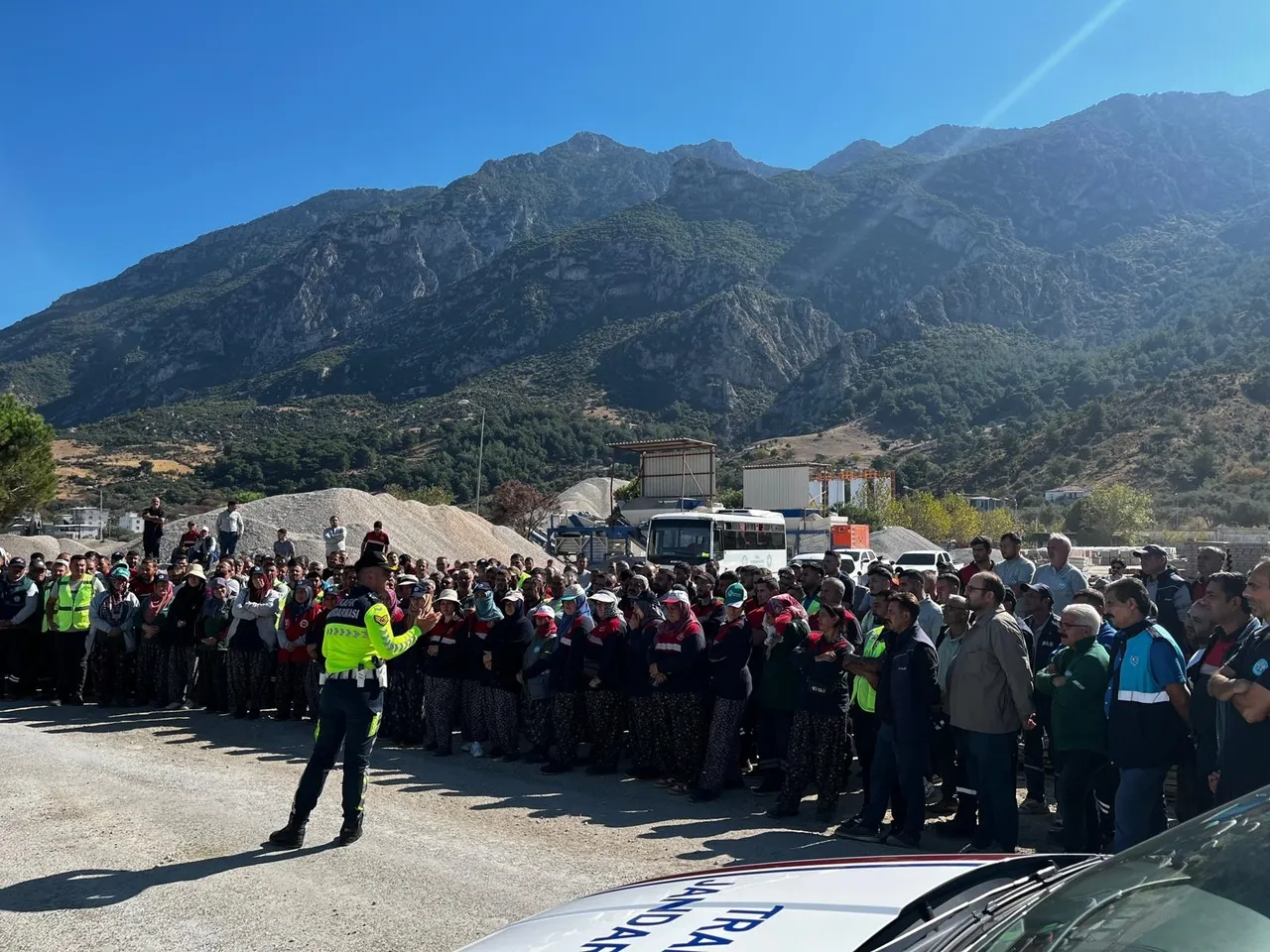 Büyükşehir personeline yol ve cadde çalışmalarında güvenlik eğitimi