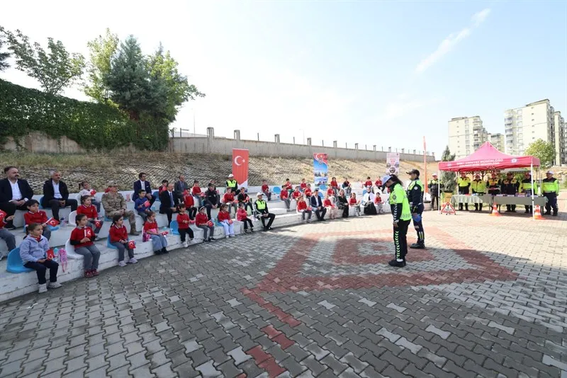 Siirt’te öğrencilere uygulamalı trafik eğitimi