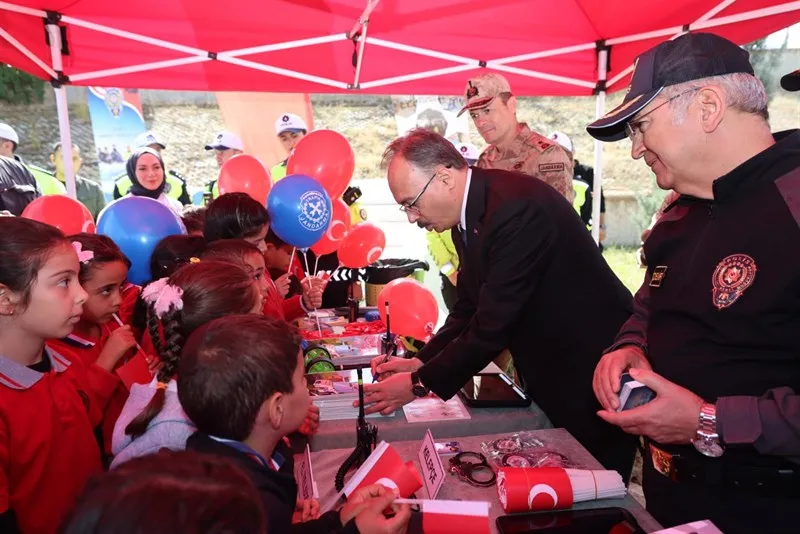 Siirt’te öğrencilere uygulamalı trafik eğitimi