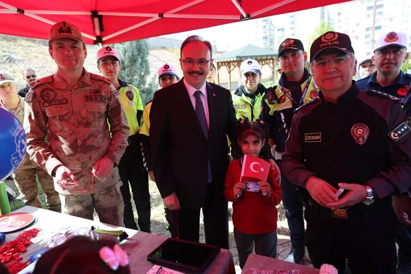 Siirt’te öğrencilere uygulamalı trafik eğitimi