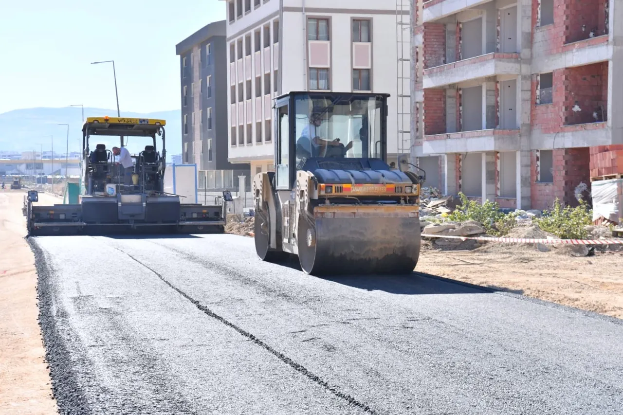 Üstyapı çalışmaları devam ediyor