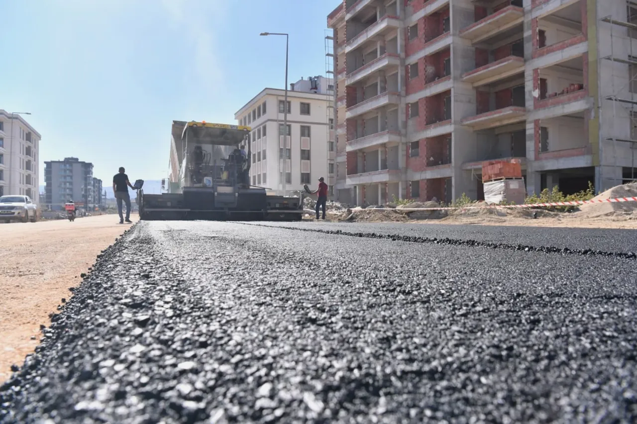 Üstyapı çalışmaları devam ediyor