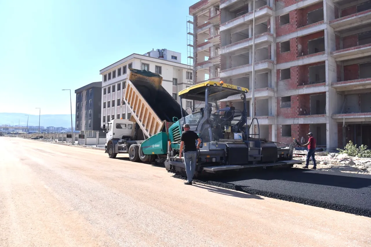 Üstyapı çalışmaları devam ediyor