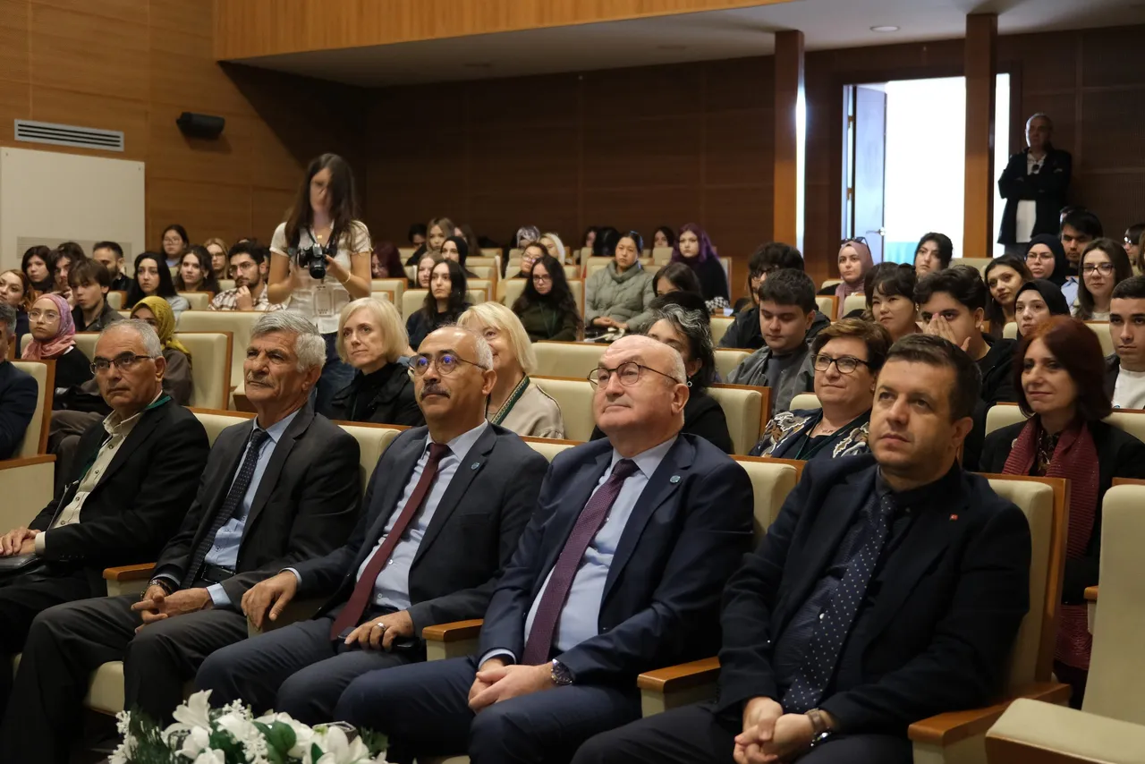 BAÜN'de çevre bilinci ve yabancı dil eğitimi buluşturan uluslararası EcoLingua Projesi tamamlandı