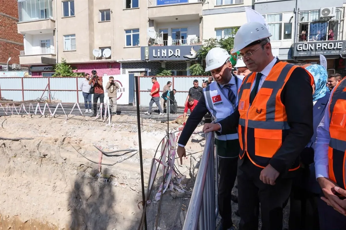 Niğde Valisi Nedim Akmeşe Dışarı Cami Otoparkı ve peyzaj Projesi temel atma törenine katıldı
