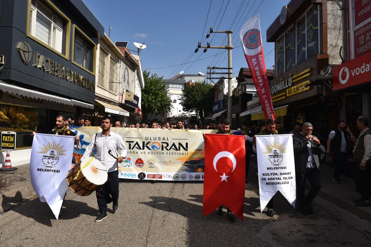 Takoran Festivali kortej yürüyüşüyle başladı