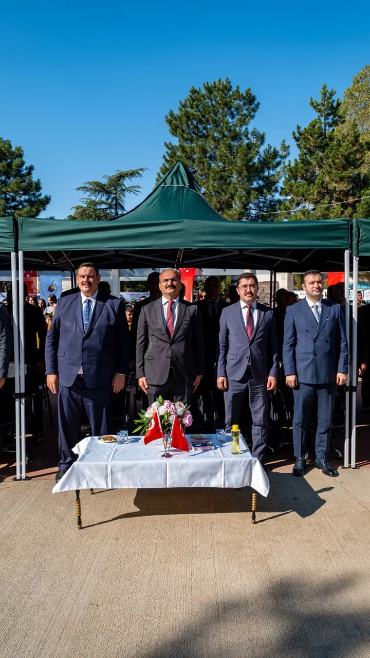 Yalvaç Kaymakamı Abacı, TÜBİTAK 4007 “Yalvaç Bilimle Buluşuyor” Bilim Şenliği açılışına katıldı