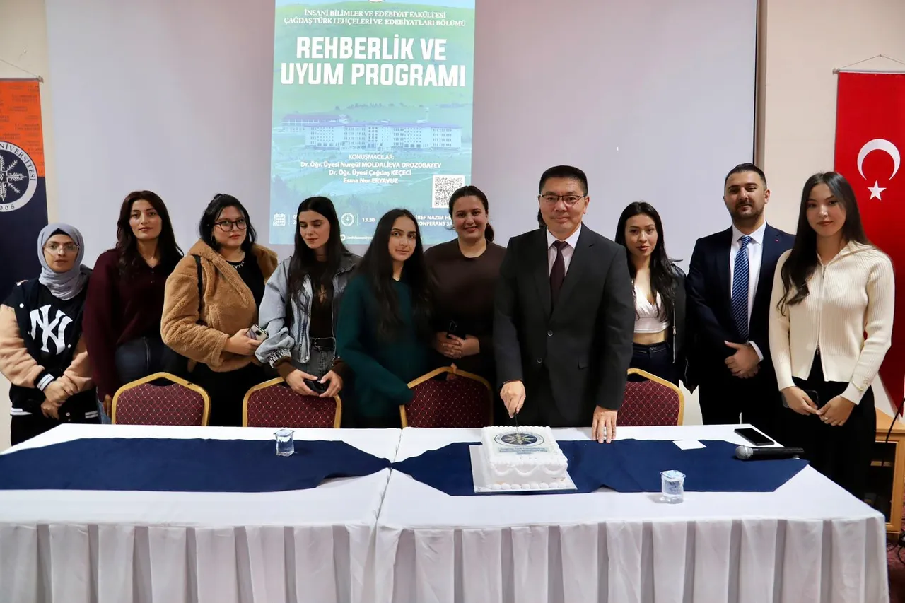 Çağdaş Türk Lehçeleri ve Edebiyatları Bölümü öğrencilerine yönelik uyum programı ve açılış dersi düzenlendi