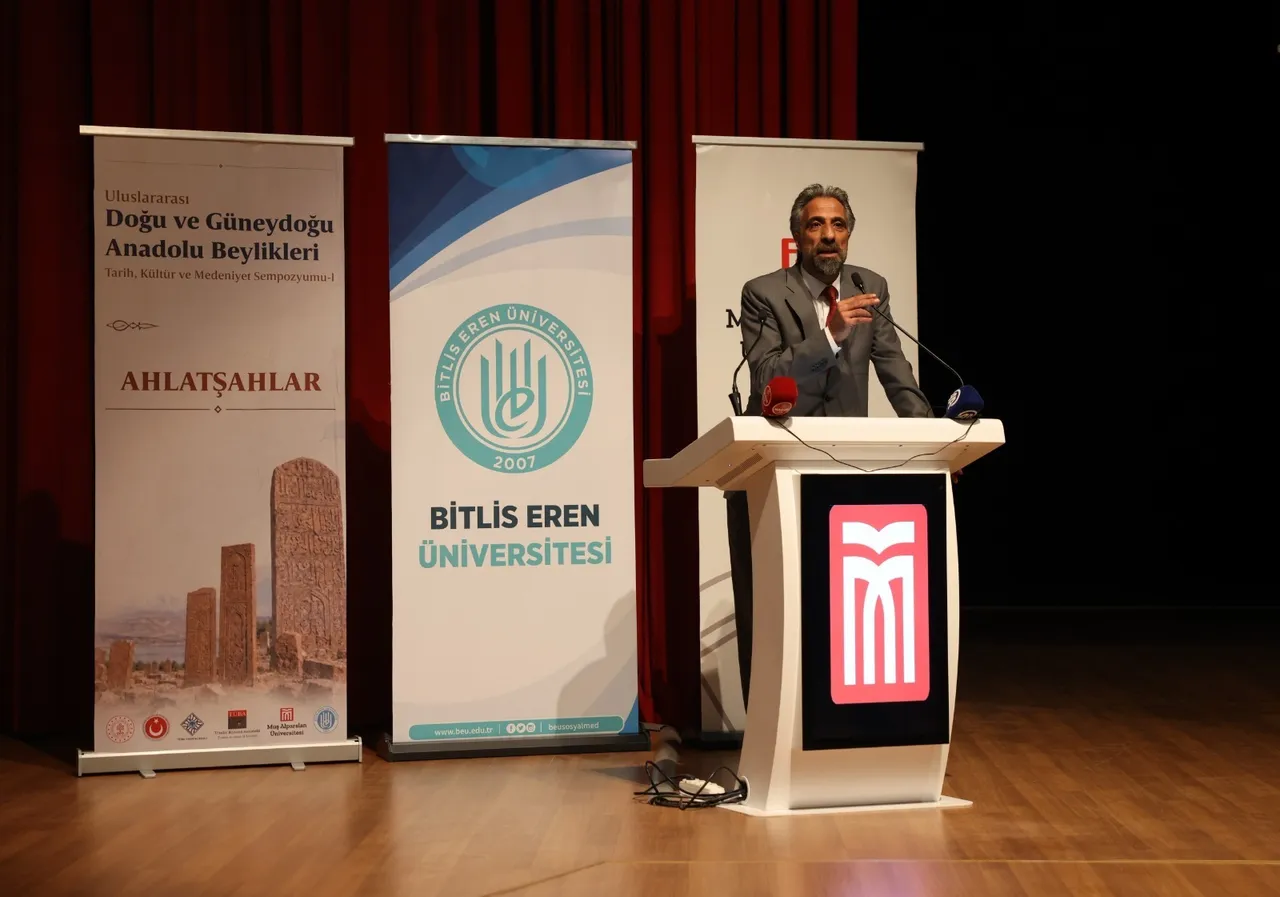 Bitlis Eren Üniversitesi Rektör Yardımcısı Yılmaz, Ahlatşahlar Sempozyumu’na katıldı
