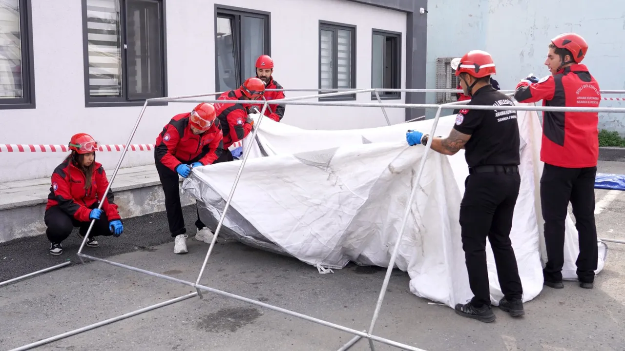 Arama kurtarma ekibi tatbikatlarla afetlere hazırlanıyor