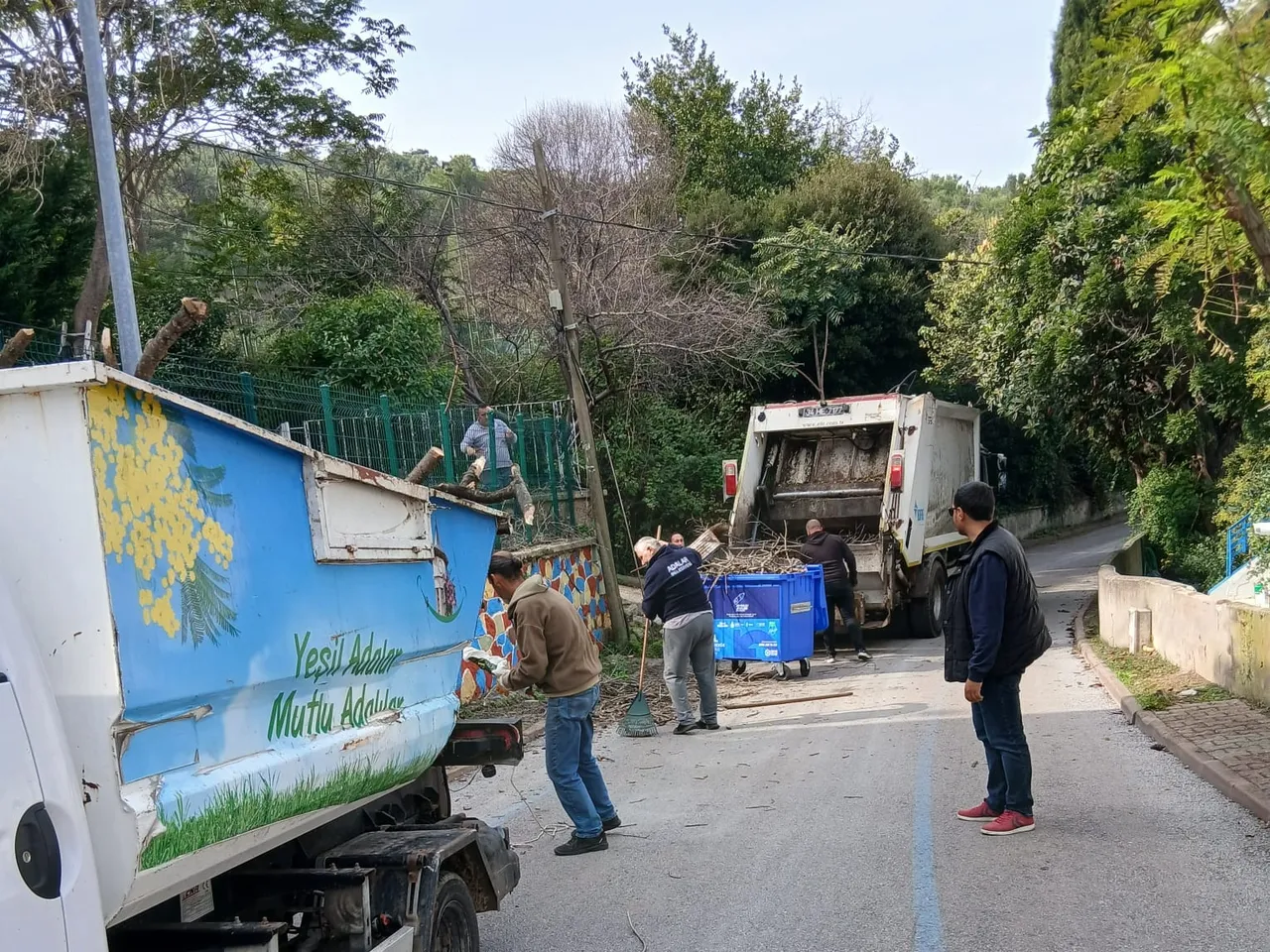 Ekipler sahada temizlik çalışmalarını aralıksız südürüyor