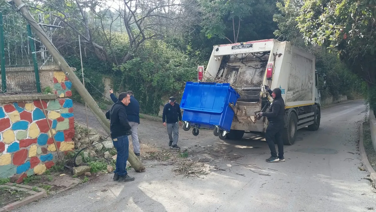 Ekipler sahada temizlik çalışmalarını aralıksız südürüyor