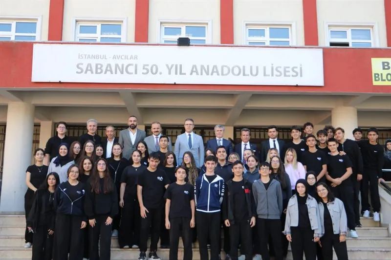 Avcılar Kaymakamı Burhan’dan Sabancı 50. Yıl Anadolu Lisesine ziyaret