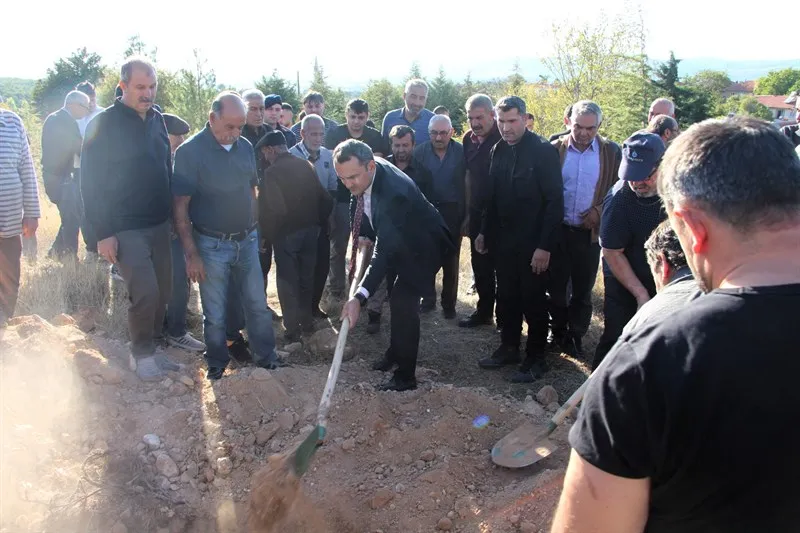 Banaz Kaymakamı, şehit Polis Memuru Cemil Özer’in kardeşi Kemal ÖZER’in cenaze törenine katıldı