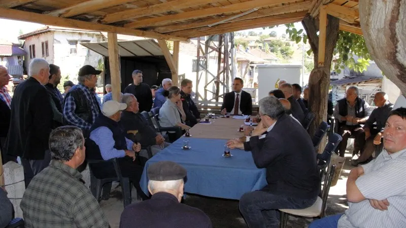 Banaz Kaymakamı Musa Kazım Çelik, Bahadır Köyünde vatandaşlarla bir araya gelerek istek, görüş ve taleplerini dinledi