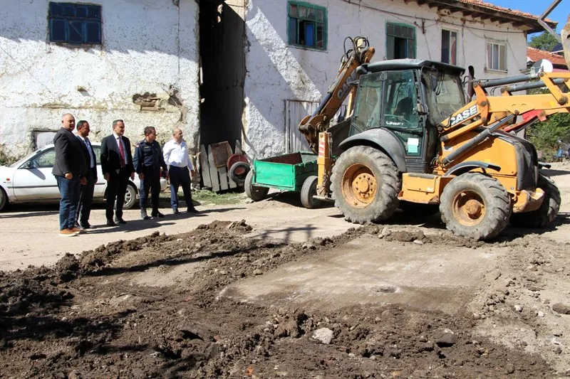 Banaz Kaymakamı Musa Kazım Çelik, Bahadır Köyünde vatandaşlarla bir araya gelerek istek, görüş ve taleplerini dinledi