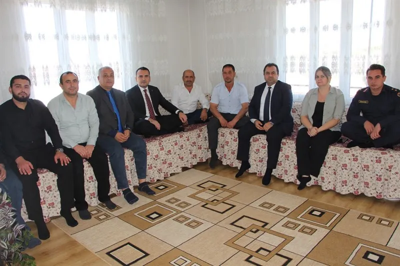 Banaz Kaymakamı Musa Kazım Çelik, Bahadır Köyünde vatandaşlarla bir araya gelerek istek, görüş ve taleplerini dinledi