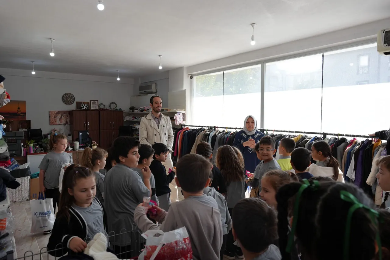 Hayır Çarşısı´na minik ellerden büyük destek
