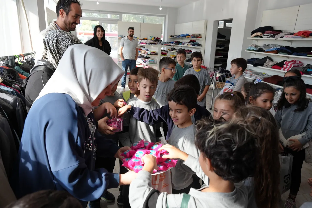 Hayır Çarşısı´na minik ellerden büyük destek