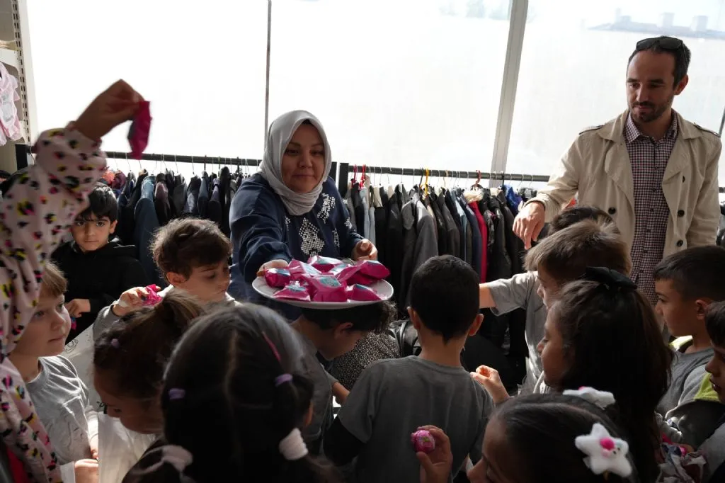 Hayır Çarşısı´na minik ellerden büyük destek